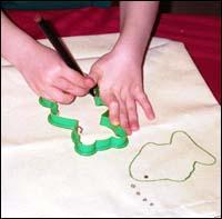 Stenciling the tote bag